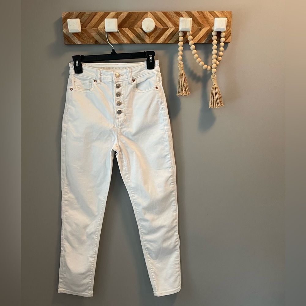 American Eagle white highest rise Mom jeans Size 0 short